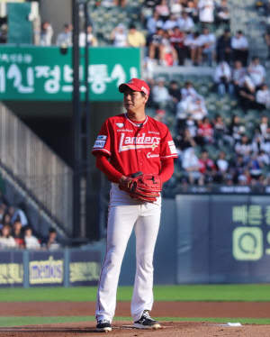 '송진우-양현종 제친 김광현, KBO 새역사 썼다' SSG 3위 확정 매직넘버 '2' [잠실 리뷰]