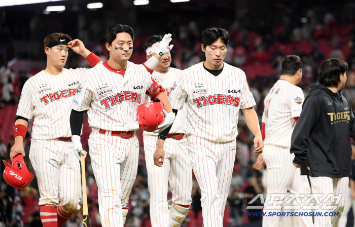 '우승→8위 추락' 꽃범호, 내년은 달라진다 약속! "죄송합니다. 작년엔 너무 술술 풀렸다" → KIA는 더 단단해진다