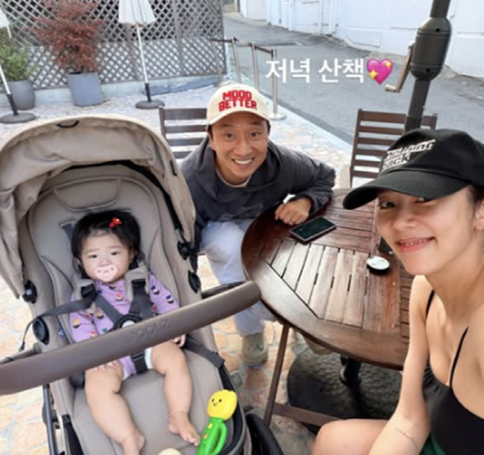 손담비, 과감한 민소매 노출+유모차 끌고 '집앞 부촌' 손책...행복한 …