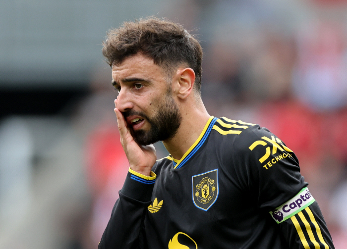 '英 BBC 평점 테러' 또또 페널티킥 실축, 맨유 브루노 페르난데스 '충격' 2.78점…"아모림 큰 타격"