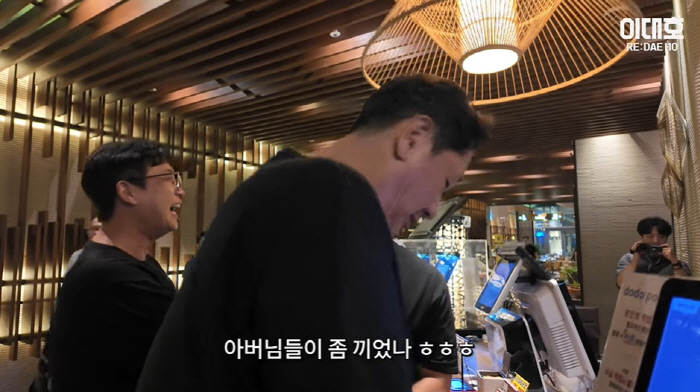 '누적 연봉 429억' 이대호, 회식으로 1300만원 쐈다 "모교 후배들…