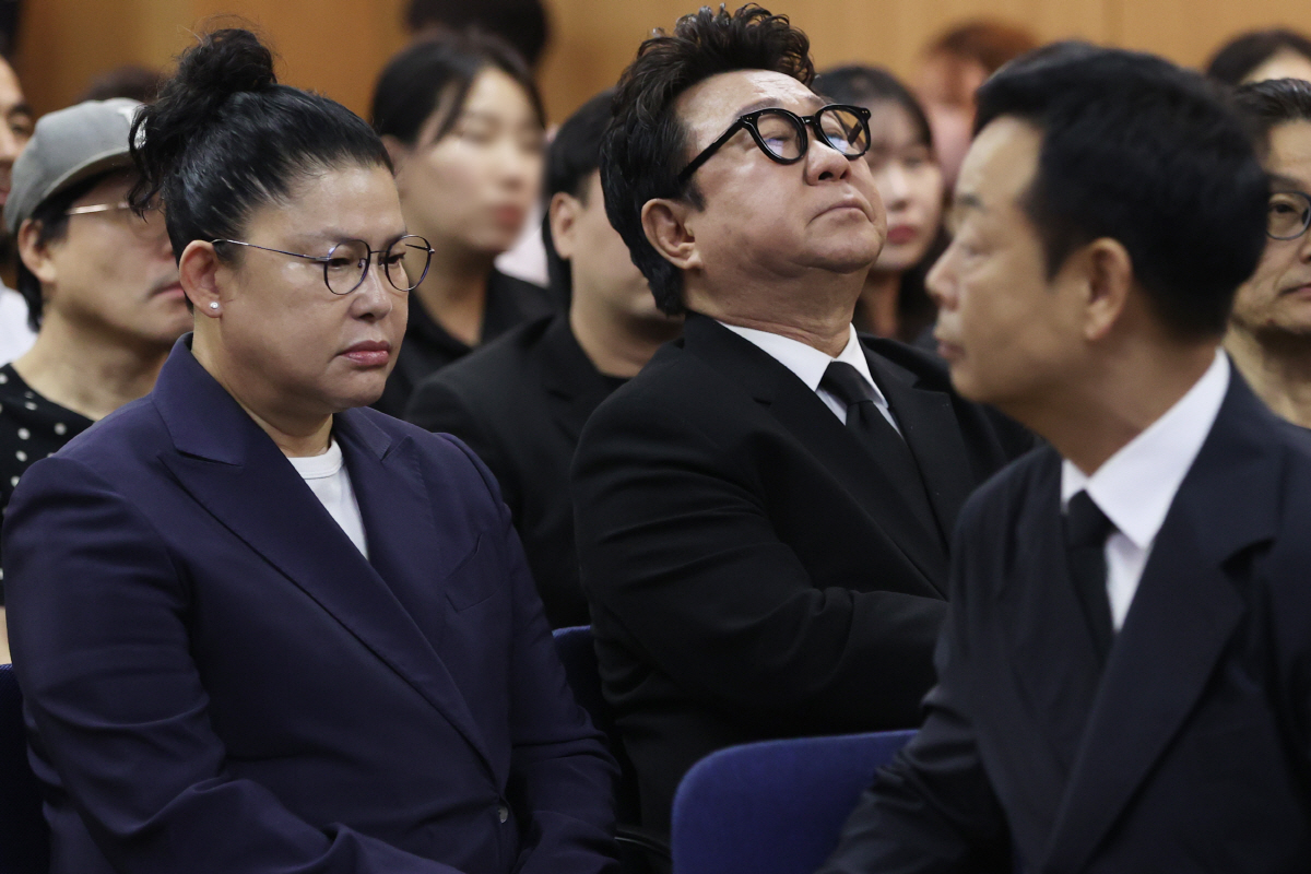 "영원한 나의 어른"…김신영, 故 전유성 눈물의 배웅 '하늘도 울었다' …