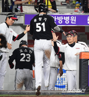 '류-문'을 상대로 멀티히트라니…0.448 미친 타격감, 이제 수비까지 된다 