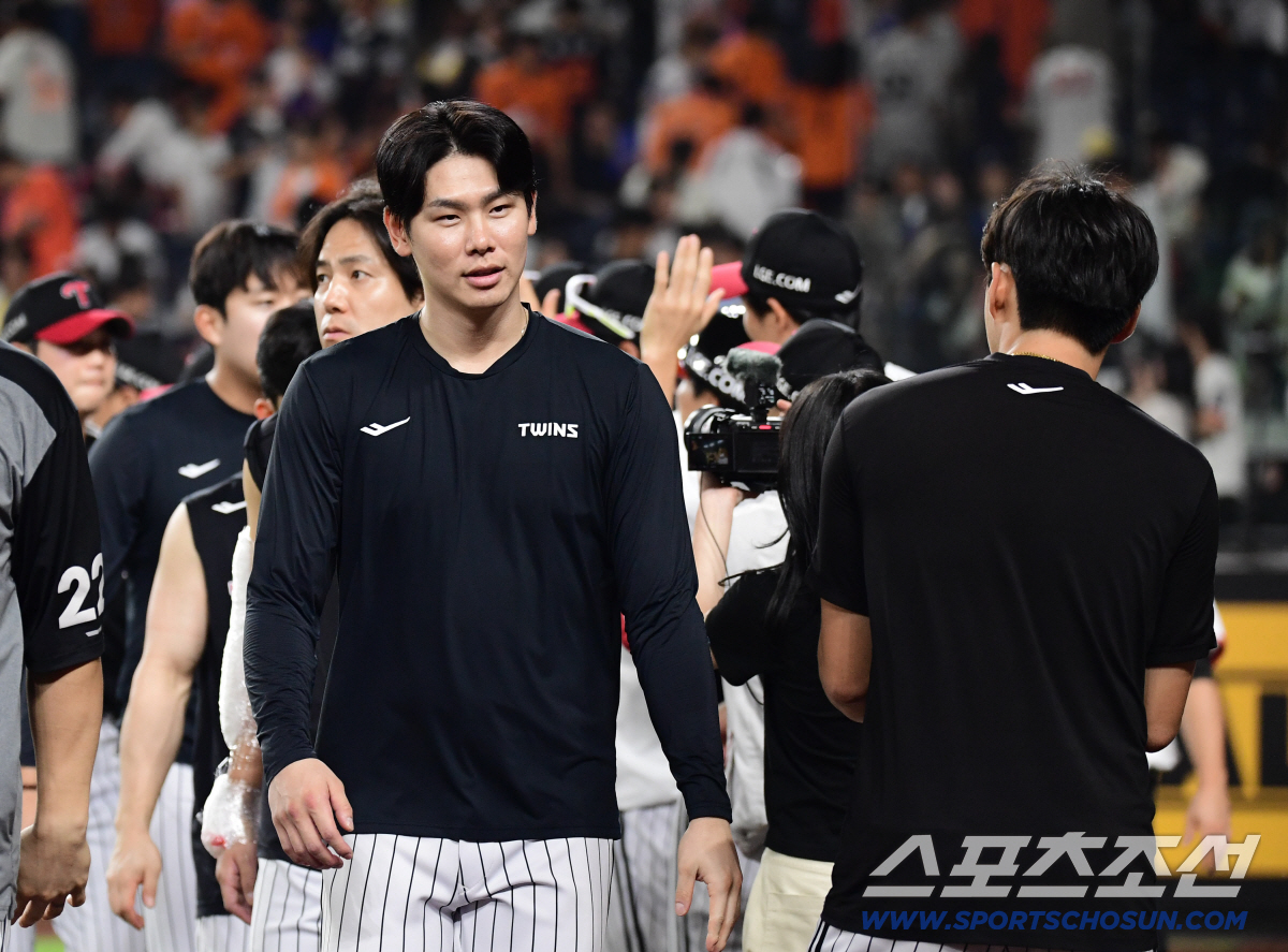 '류-문'을 상대로 멀티히트라니…0.448 미친 타격감, 이제 수비까지 …