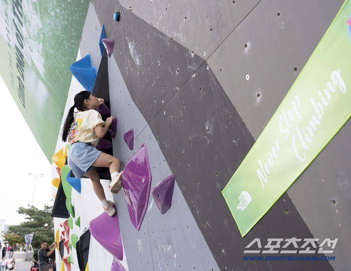 제29회 노스페이스컵 전국 스포츠클라이밍 대회 27일 열려...어린이 클라이머도 활발 참가 '눈길'