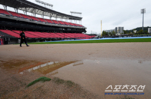 관중 입장시키니까 비! NC-KIA 우천 취소 → NC에 우주의 기운이?? 29일 월요일 야구한다