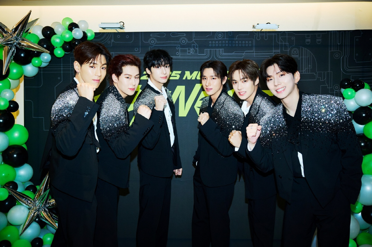[공식]몬스타엑스, 美 최대 연말쇼 '징글볼 투어' 또 간다…벌써 네 번…