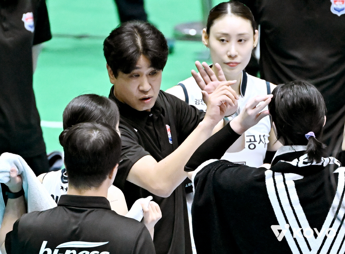 '육서영 전담마크? 어림없지' IBK기업은행 9년 만의 우승…도로공사에 …