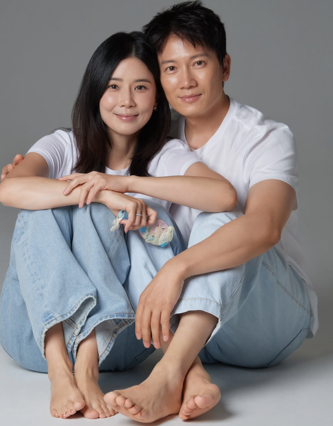 [SCin스타] "벌써 12주년"..지성♥이보영, 딸·아들까지 공개하며 …