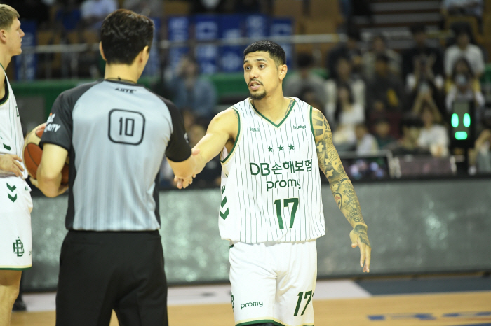 [현장리뷰]'KBL판 케빈 듀란트' 헨리 엘런슨 30득점 폭격…원주 DB, 서울 삼성 77-71 제압