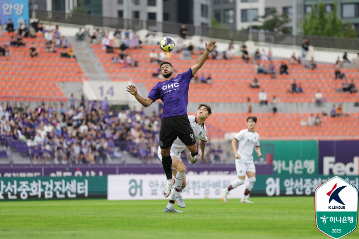 '누구도 웃지 못했다' 안양-광주, 이번에는 갈리지 않은 승부...득점 …