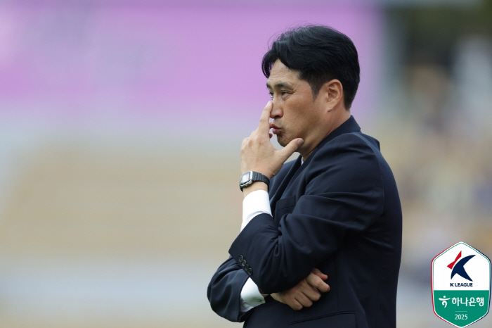 '누구도 웃지 못했다' 안양-광주, 이번에는 갈리지 않은 승부...득점 …