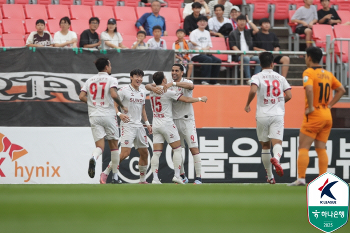 [제주 현장리뷰]"역대급 미쳐버린 멸망전" 4명 퇴장+2골취+7골+벤치 …
