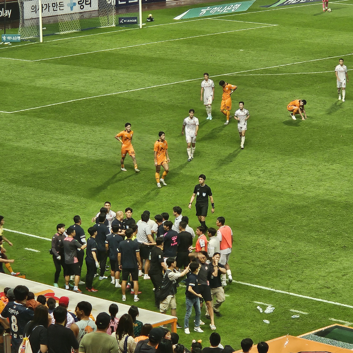 [제주 현장리뷰]"역대급 미쳐버린 멸망전" 4명 퇴장+2골취+7골+벤치 …