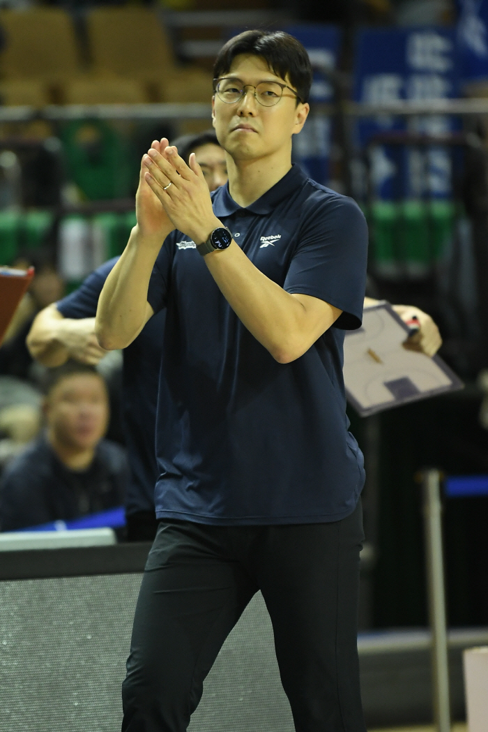 [현장인터뷰]'시범경기 2패' 김효범 감독 "팬들께 죄송…다잡아 가야 한다"