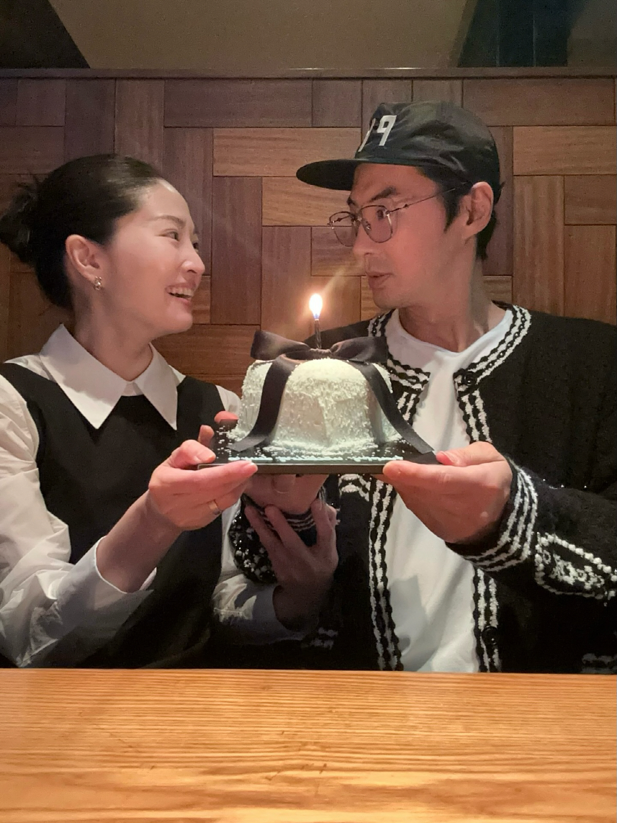 "벌써 5년이나 됐어?"…전진♥류이서, 결혼 5주년 자축파티 "사랑해요 …