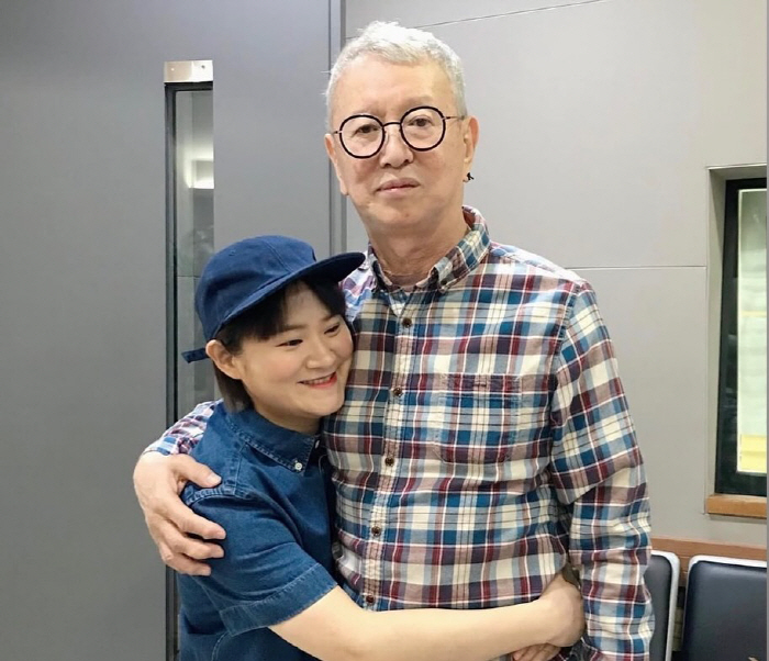 "말씀대로 내일부턴 씩씩하게"…김신영, 故전유성 유언 지킨다→영정사진 앞…