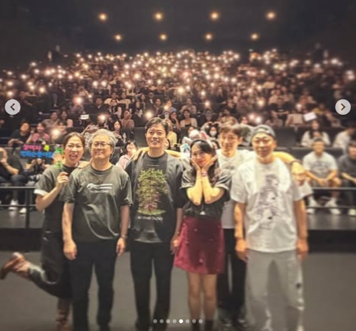 이병헌, ♥손예진과 다정한 투샷 "100만 돌파, '어쩔수가없다'"