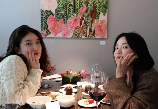 송혜교, ♥수지에 양말 두켤레 받고 행복 "고마워, 따뜻해"