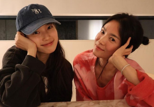 송혜교, ♥수지에 양말 두켤레 받고 행복 "고마워, 따뜻해"