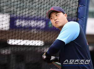 '홈런·타점 1위' 4할타자 미쳤다, 이대호 후계자 온다…롯데 팬들 이 선수로 위로 될까요?