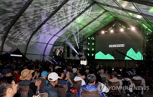 (울산=연합뉴스) 장지현 기자 = 26일 오후 울산시 울주군 영남알프스 복합웰컴센터에 마련된 움프 시네마에서 '제10회 울산울주세계산악영화제' 개막식이 열리고 있다. 2025.9.26 jjang23@yna.co.kr
