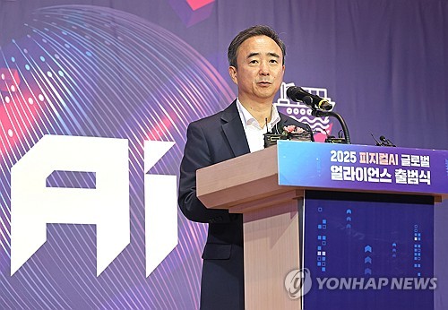 (서울=연합뉴스) 류영석 기자 = 임문영 국가인공지능전략위원회 부위원장이 29일 서울 중구 앰배서더 서울 풀만 호텔에서 열린 피지컬AI 글로벌 얼라이언스 출범식에서 축사를 하고 있다. 2025.9.29 ondol@yna.co.kr
