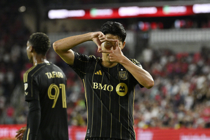 "SON 수준 이하 경기력, 잘 떠났다!" 상상 초월 혹평 하더니...손흥민 토트넘 극적 복귀 프로젝트 염원, "제발 겨울 단기 임대로 돌아와"