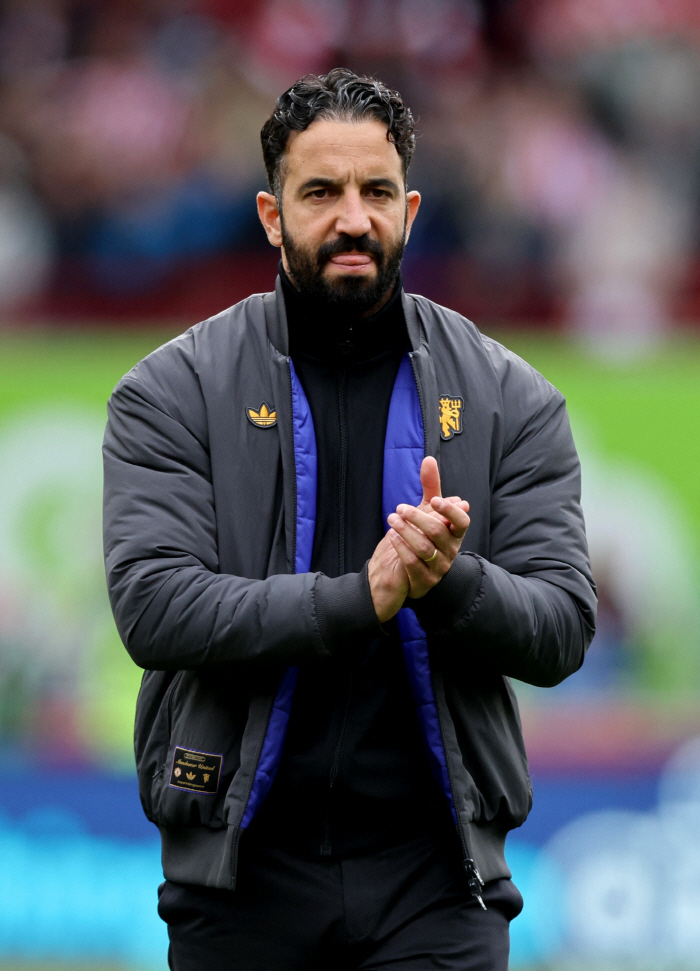 '교황도 설득 못하는 남자' 아모림 GOODBYE, '이동국 스승' 잉글랜드 클린스만 HELLO..."맨유 이미 접촉"