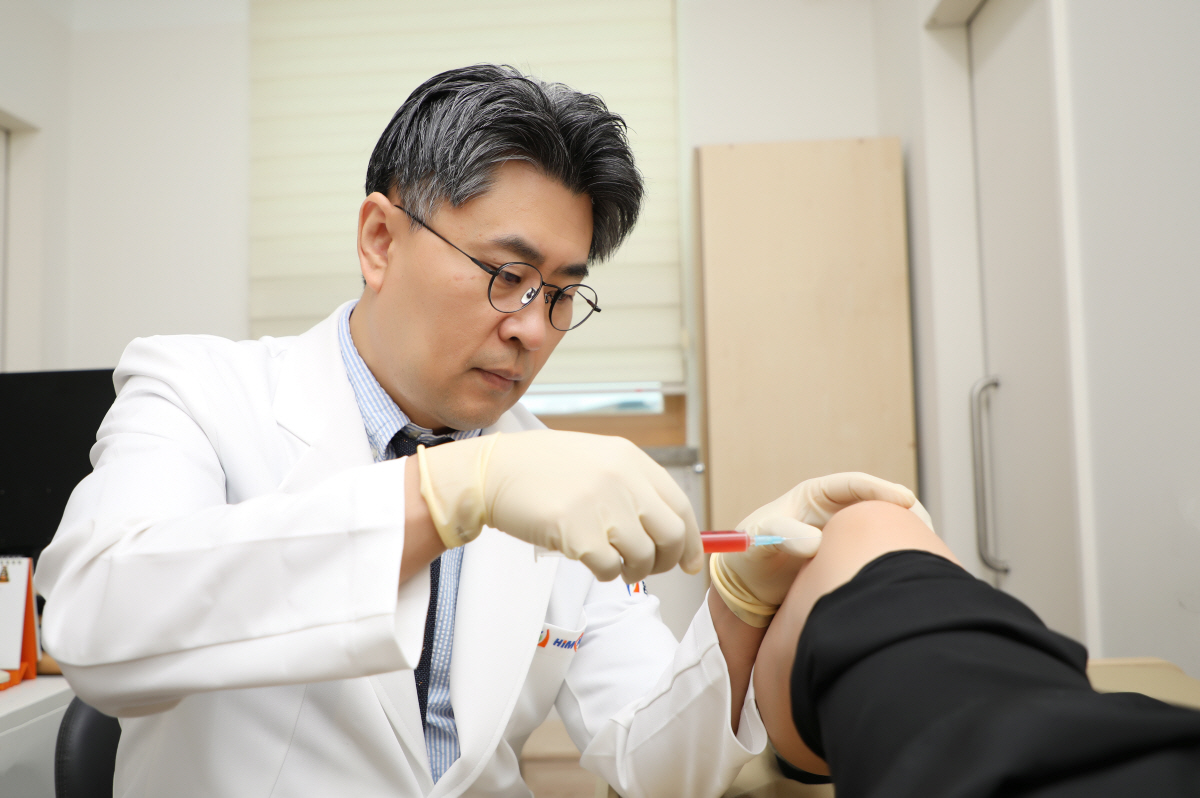 힘찬병원 "자가 혈소판 풍부 혈장(PRP) 관절강내 주사, 통증 감소·기…