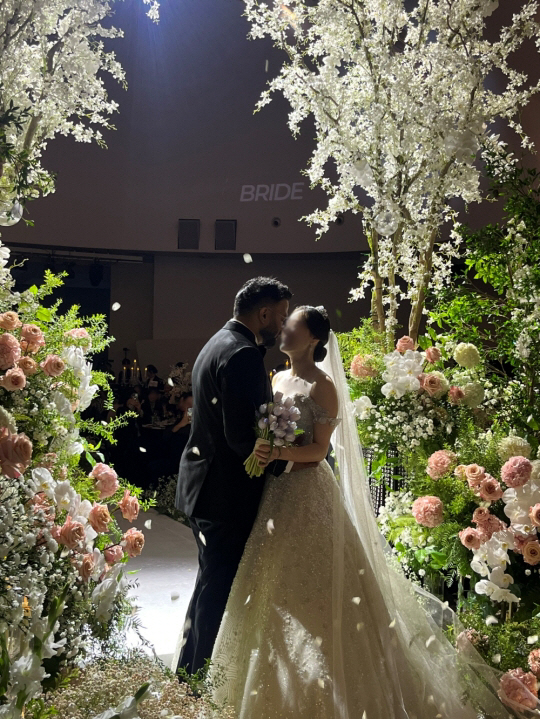 '인도 금수저' 럭키, 결혼식만 6시간..♥혼전임신 아내 최초 공개 ('…