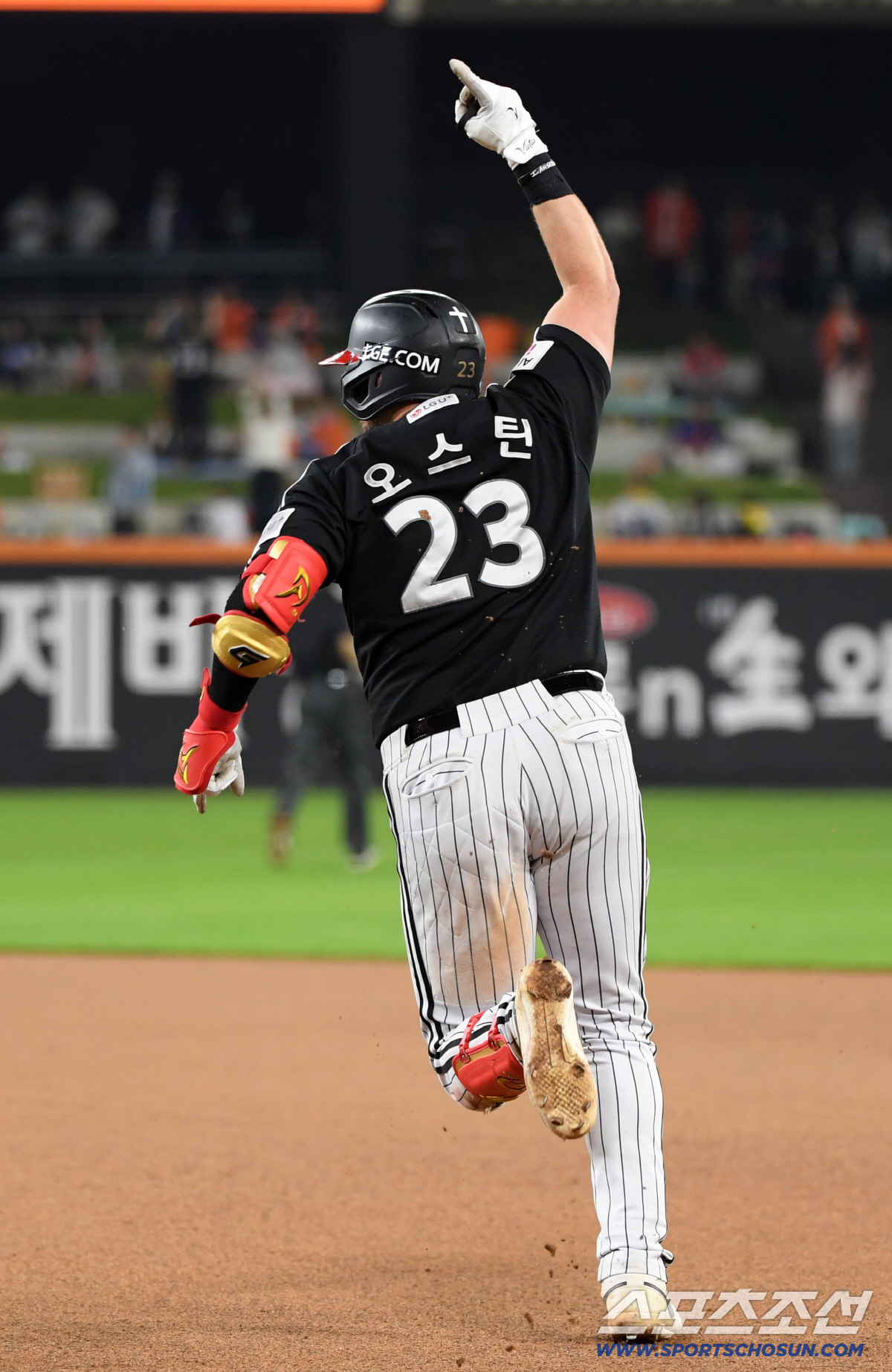 '종신 선언' 진짜네? LG 새역사 쓴 외인. 또 다른 역사를 준비한다 …