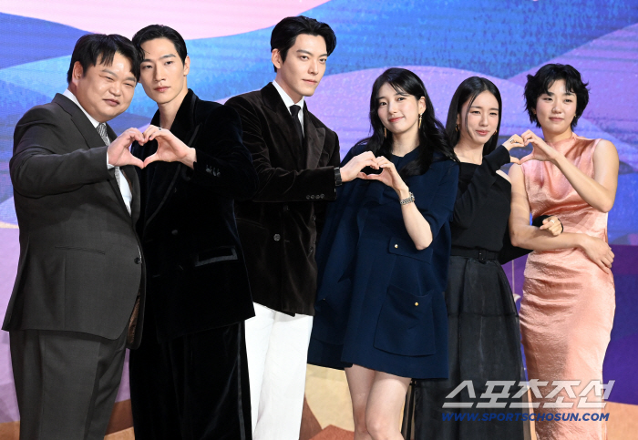 [SC현장] "가족끼리 보세요"..'지니' 김우빈♥'사패' 수지 '다 이루어질지니'로 황금연휴 점령 (종합)