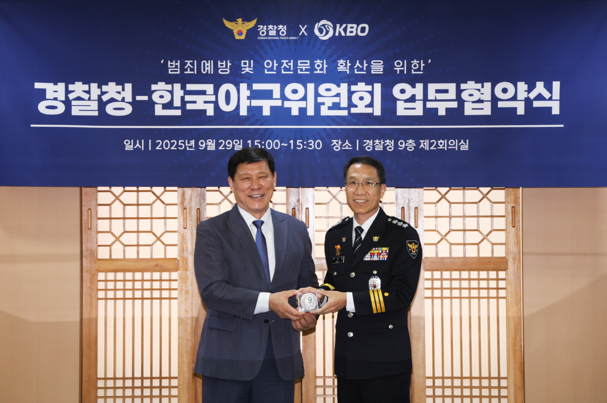 '1200만 관중' 역대급 인기, PS 암표 잡을 수 있을까…KBO-경찰…