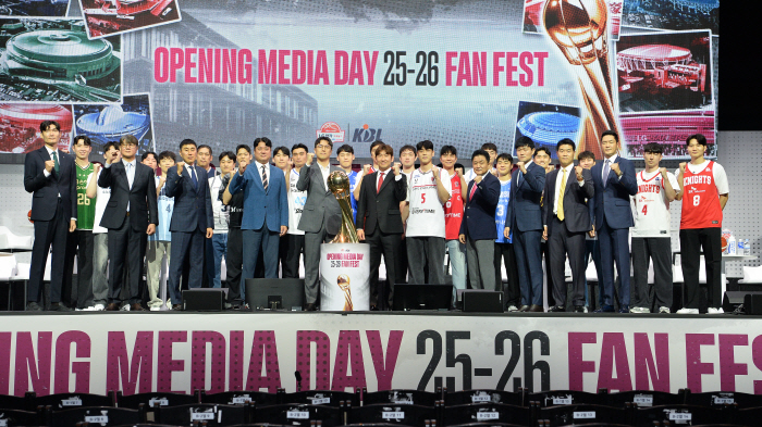 "챔피언을 향해 달린다" '우승 멤버 건재' 창원 LG vs '슈퍼팀' 부산 KCC…남자프로농구 10월 3일 '팡파르'