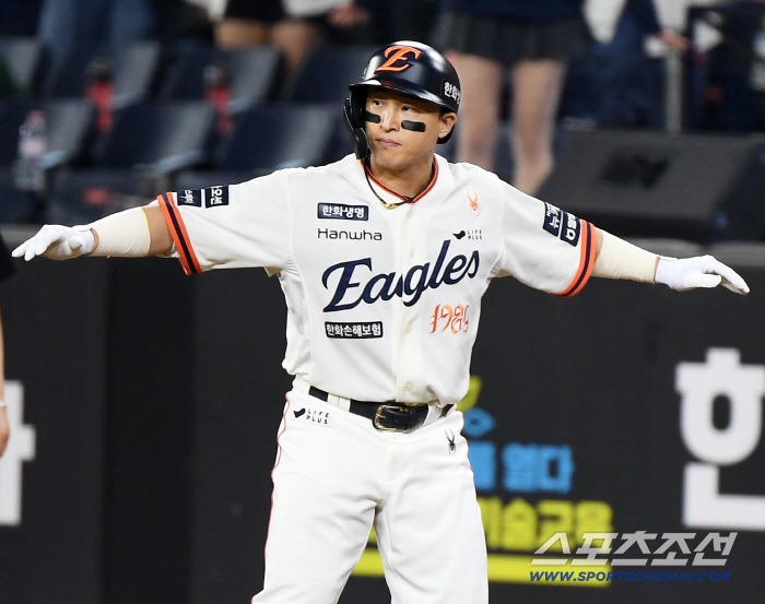'대전에서 축포는 안되지.' 폰세 없어도 한화 이겼다. 정우주부터 김서현까지 '불펜' 8명으로 LG에 7대3 승리