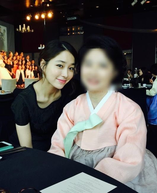 “여배우 뺨치는 미모” 이민정, 母 최초공개…우월 ‘비주얼 DNA’ 증명