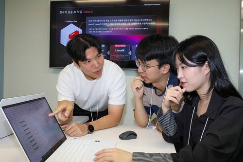 [AI픽] KT, 한국어 특화 LLM 'Llama K' 출시