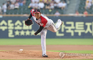 LG 손주영, 몸살감기로 치료…염경엽 