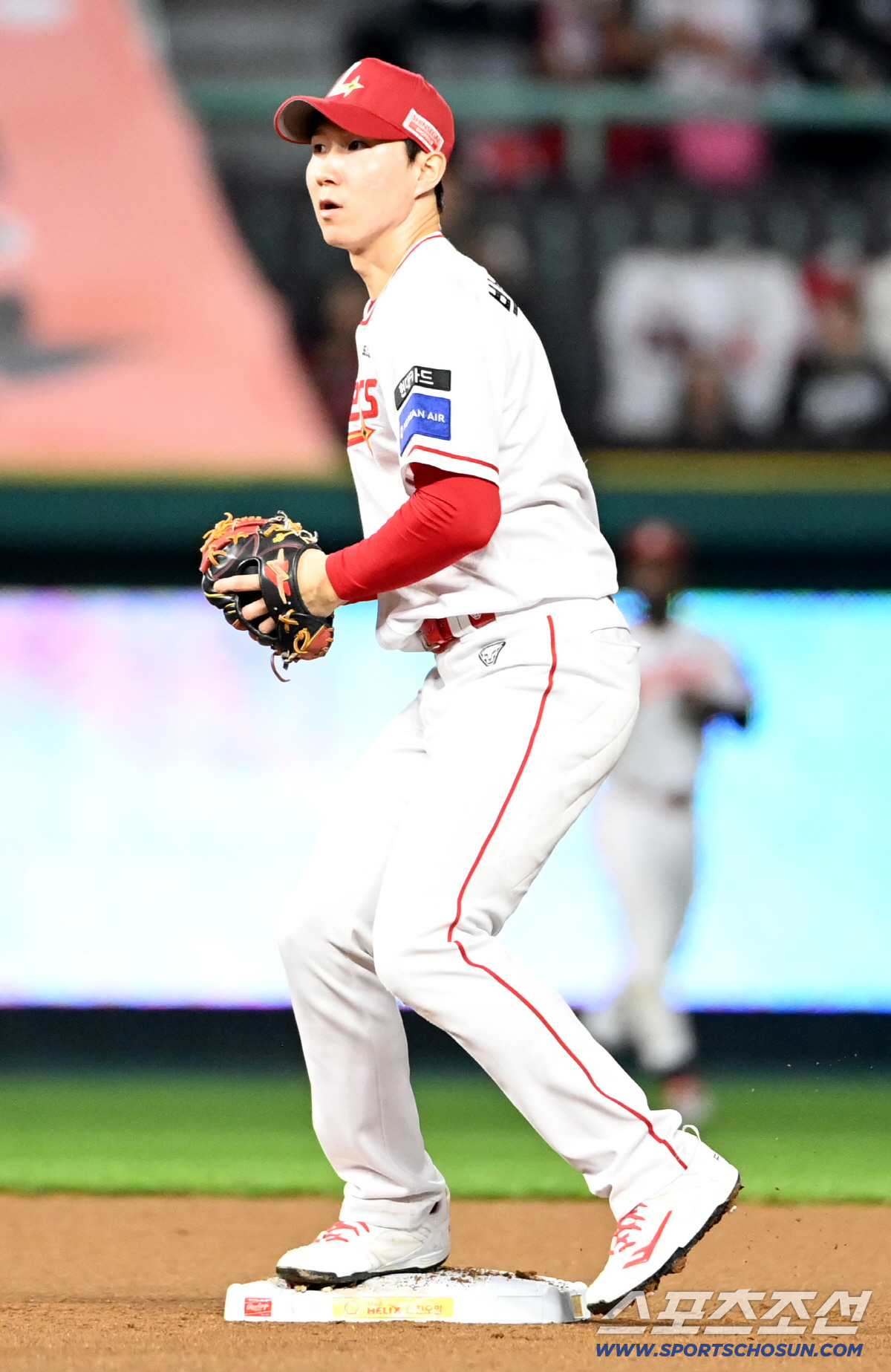 '코치도 말렸는데' 타구도 안 보고 홈 돌진, 더블플레이 '참사'... …
