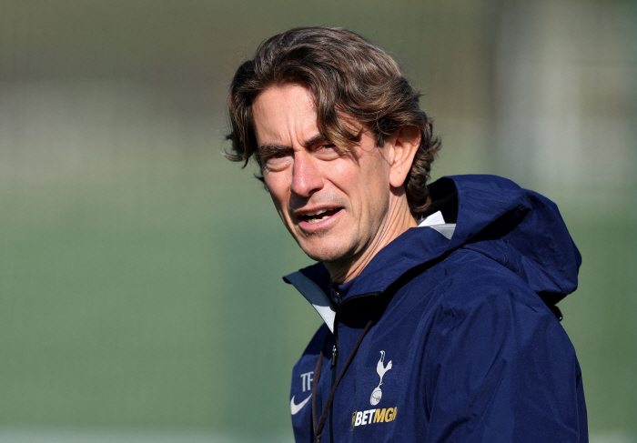 '英 BBC도 경악' '손흥민 윙백으로 쓰는 꼴' 프랭크 감독, 콘테-포스테코글루 닮아가나..."NEW 7번, 쏘니 포지션에서 능력 저하"