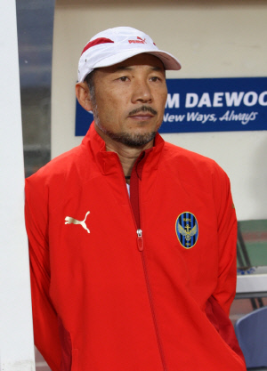 '승격' 목표 안고 다시 중국으로 향한 장외룡 감독, 남은 기회는 6경기…中매체 '적응 시간 별로 없다'