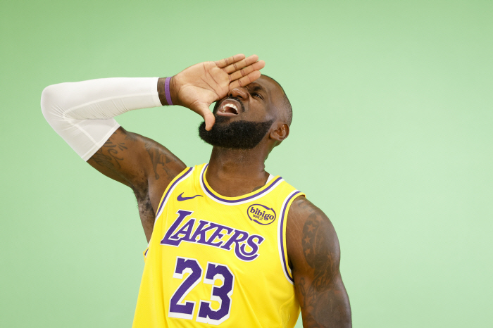 LA 레이커스에 '팽' 위기. 세상 쿨한 르브론 "계약? 신경쓰지 않는다. 돈치치와 함께 하는 시즌 기대된다"