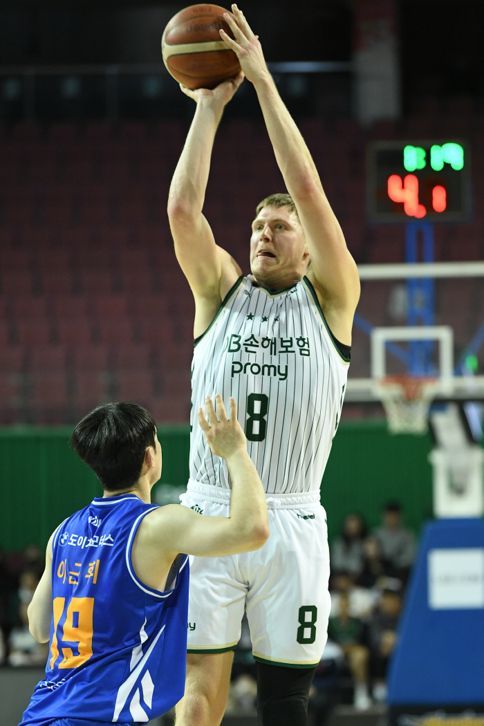 워니&마레이 vs 엘런슨&나이트&윌리엄스. 10개구단 성적 핵심 키워드. 외인 공격효율, 트렌드가 바뀐다