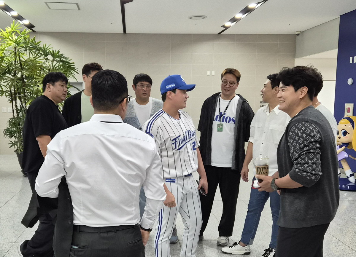 "친구야 축하해!" 오승환 은퇴식에서 다시 뭉친 82년생 황금세대, 대구…