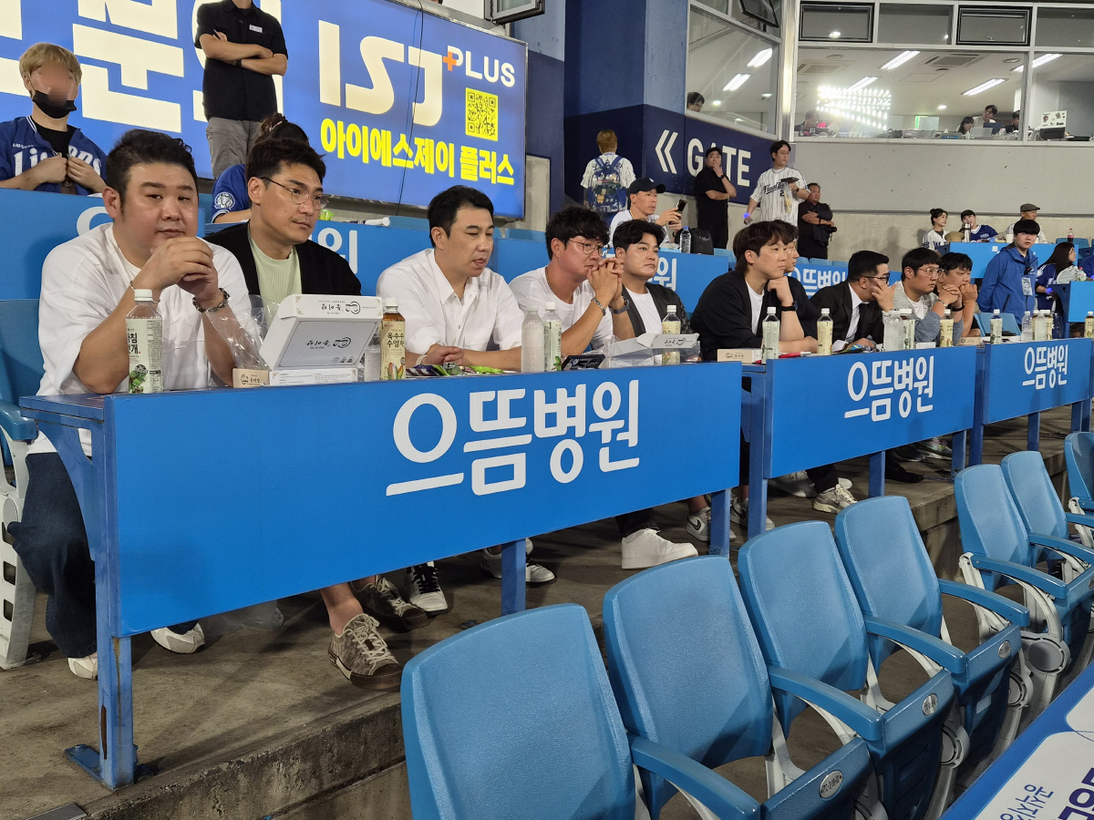 "친구야 축하해!" 오승환 은퇴식에서 다시 뭉친 82년생 황금세대, 대구…