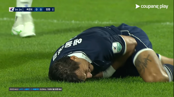 '누워 있는 선수 차도 NO 퇴장?' 수준 낮은 판정에 선수와 팀만 멍든다