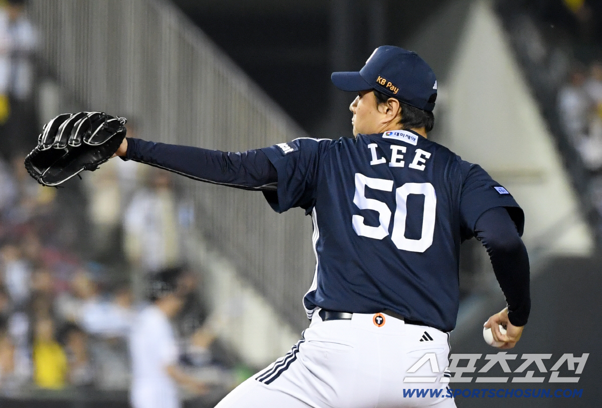 LG 오늘도 우승 실패. 3안타, 2병살타 졸전, 두산에 0대6 패배. …