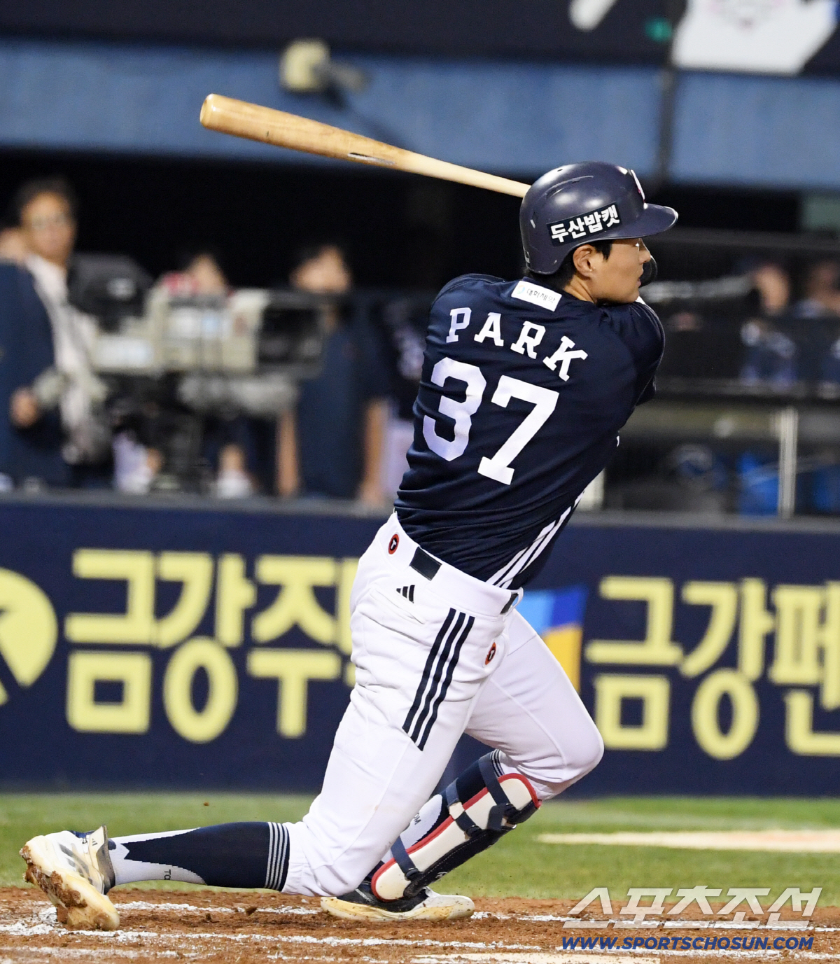 LG 오늘도 우승 실패. 3안타, 2병살타 졸전, 두산에 0대6 패배. …