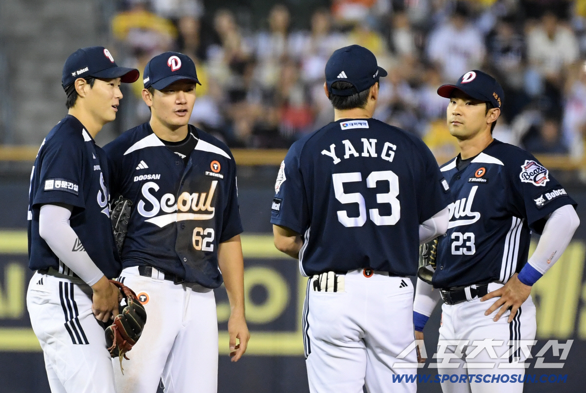 LG 오늘도 우승 실패. 3안타, 2병살타 졸전, 두산에 0대6 패배. …